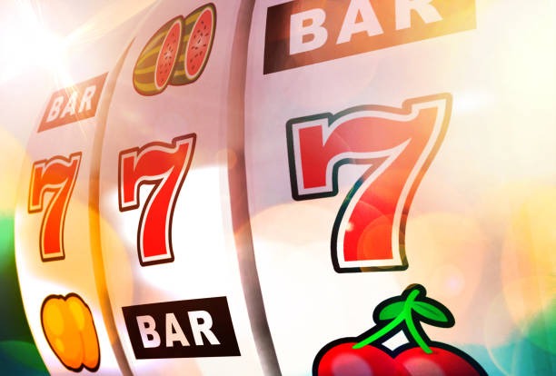 Mobile app dashboard showing live games and payment options